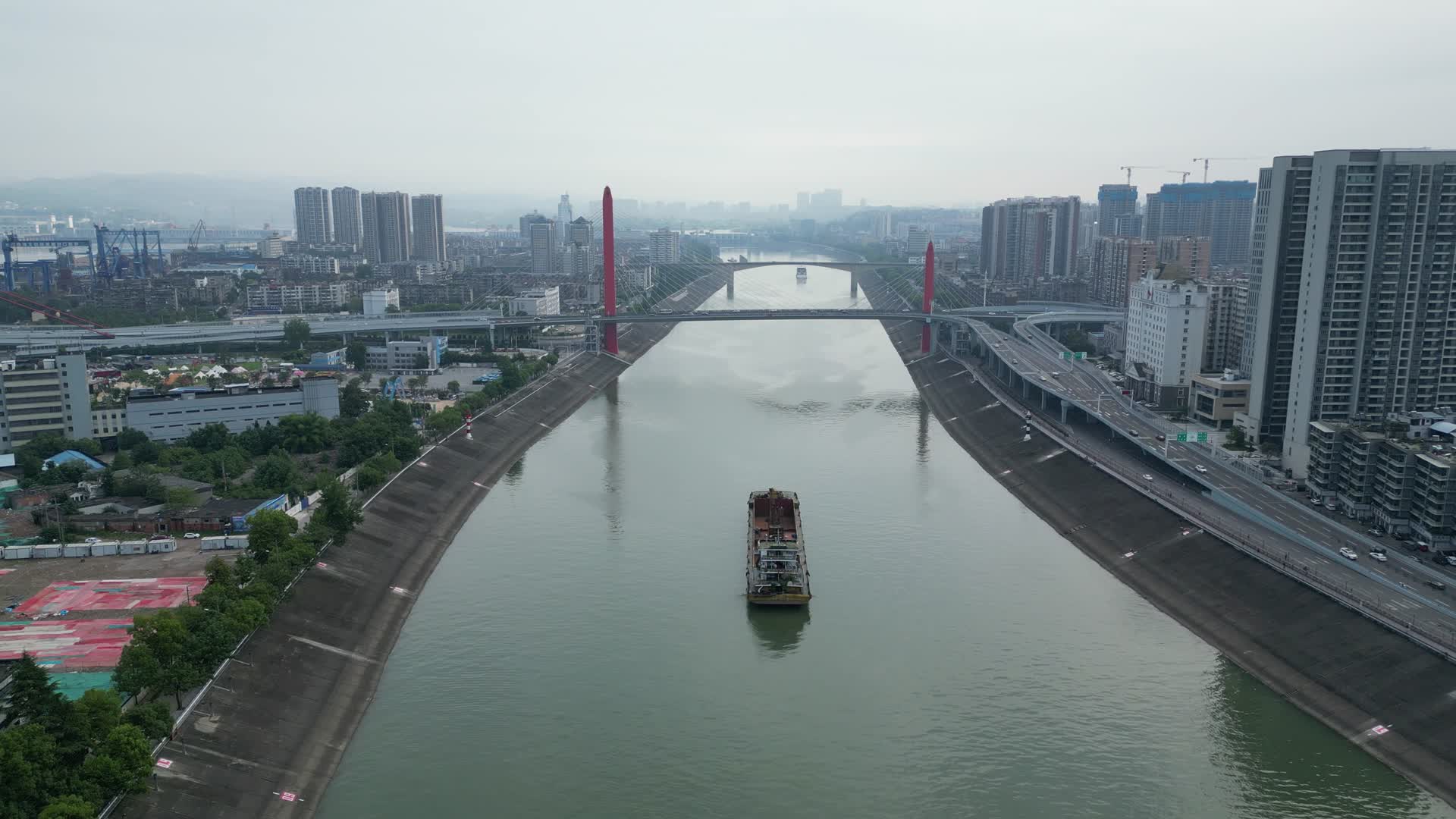 城市航拍湖北宜昌西林路大桥交通视频的预览图