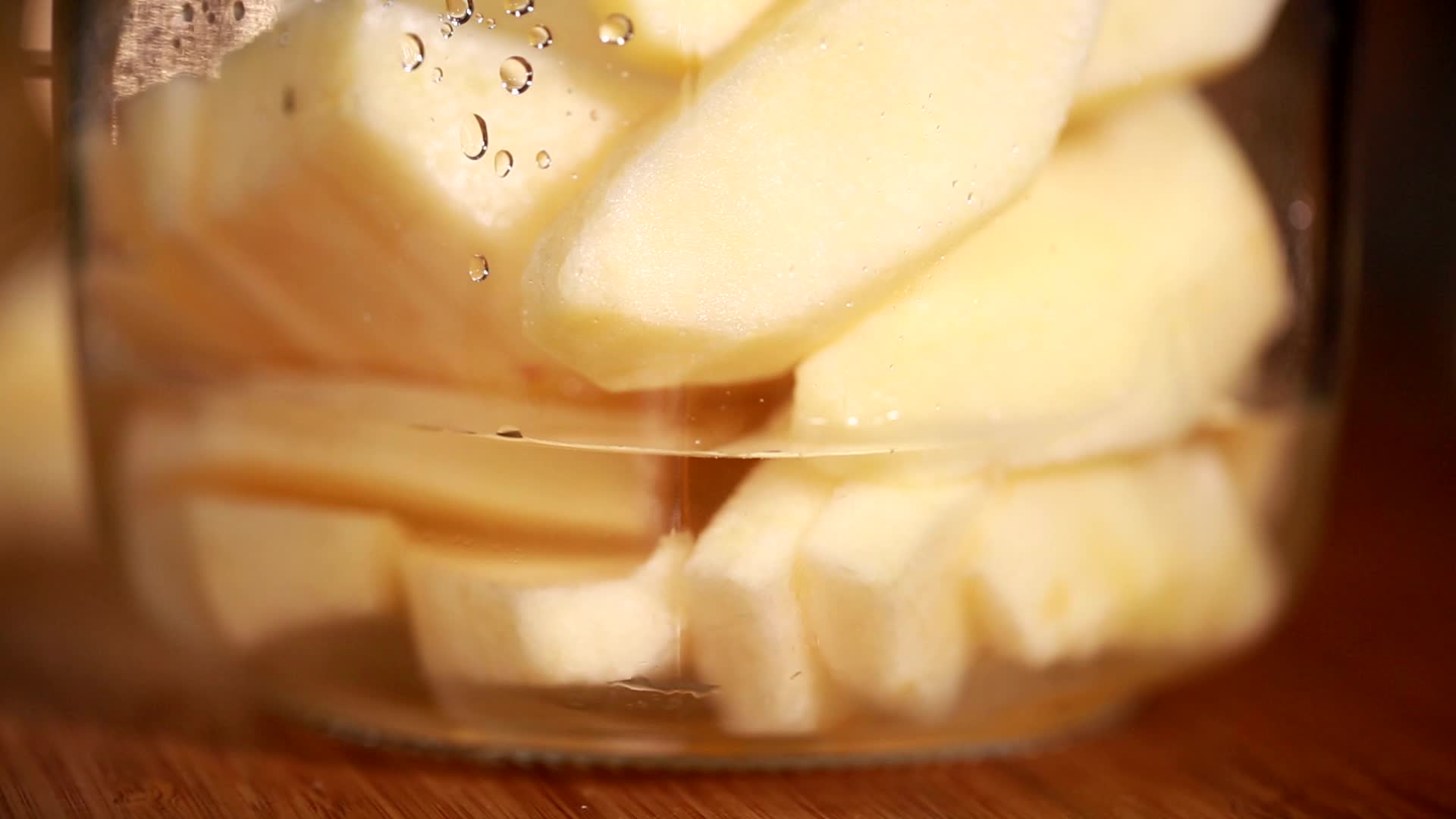 自制养生苹果酵素苹果醋视频的预览图