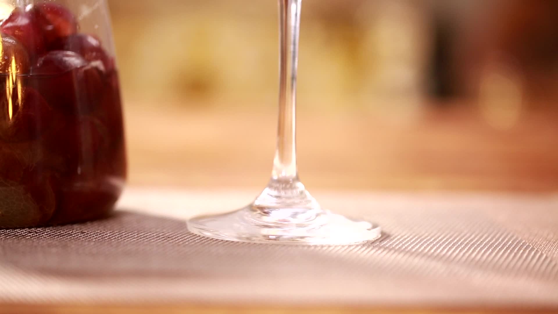 自制发酵红葡萄酒葡萄酵素视频的预览图