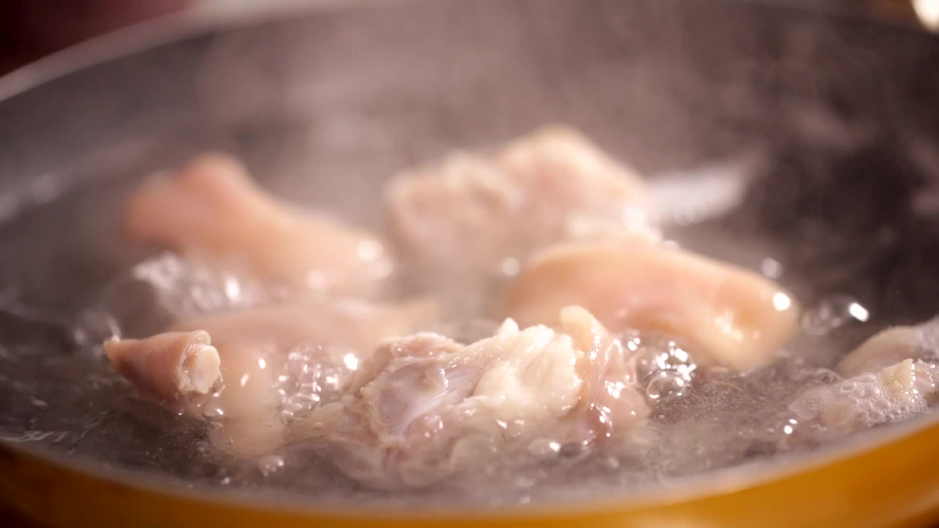 做饭猪脚焯水炖猪蹄视频的预览图