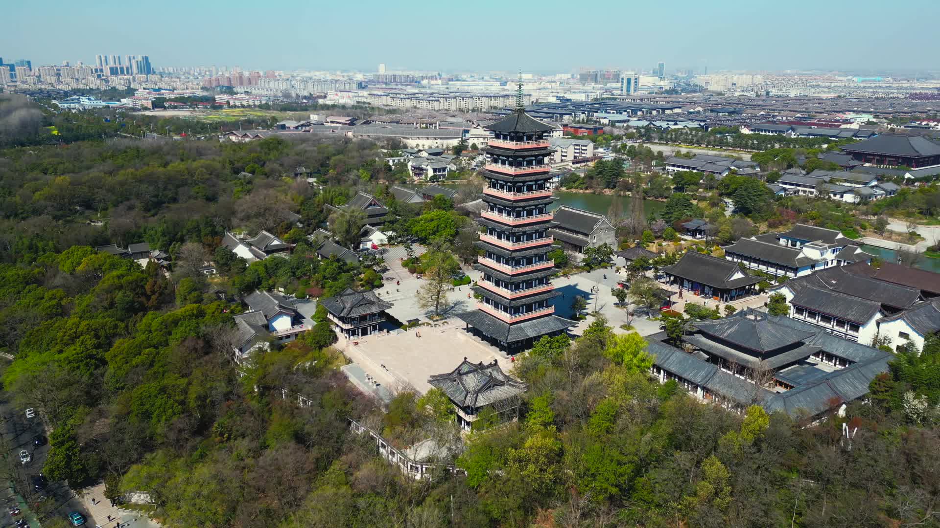 4K60帧扬州大明寺景区风光航拍视频的预览图