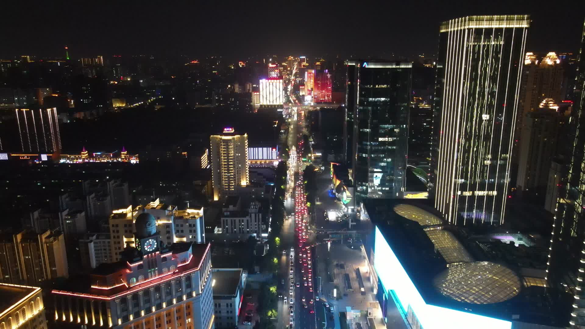 石家庄城市夜景交通拥堵灯光航拍视频的预览图