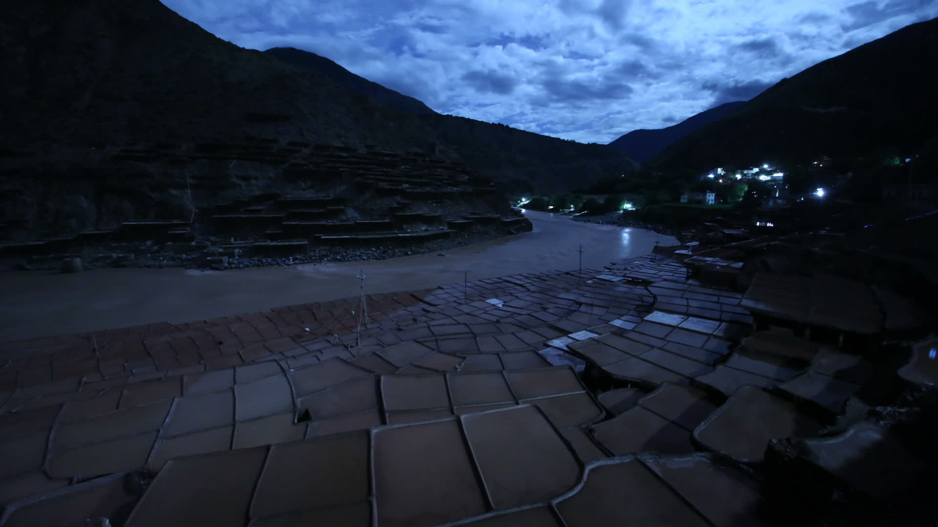 西藏盐井夜色视频的预览图