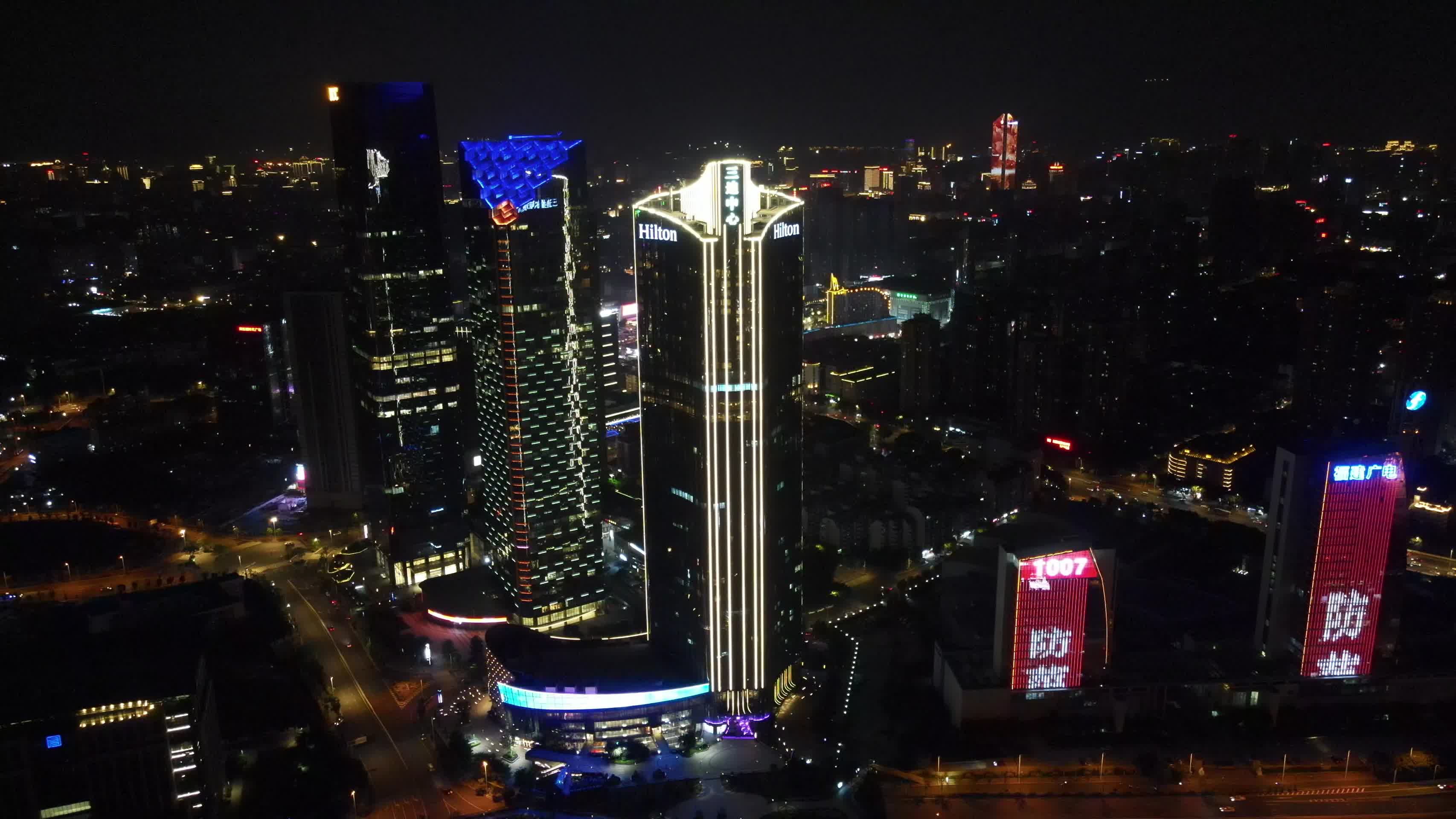 福建福州闽江北岸中央商务区夜景航拍视频的预览图