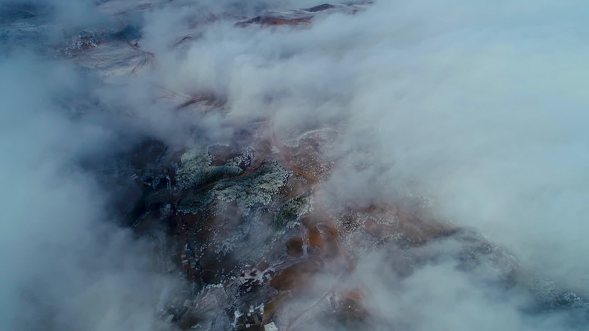 4K航拍昭通大山包草原云海美景视频的预览图