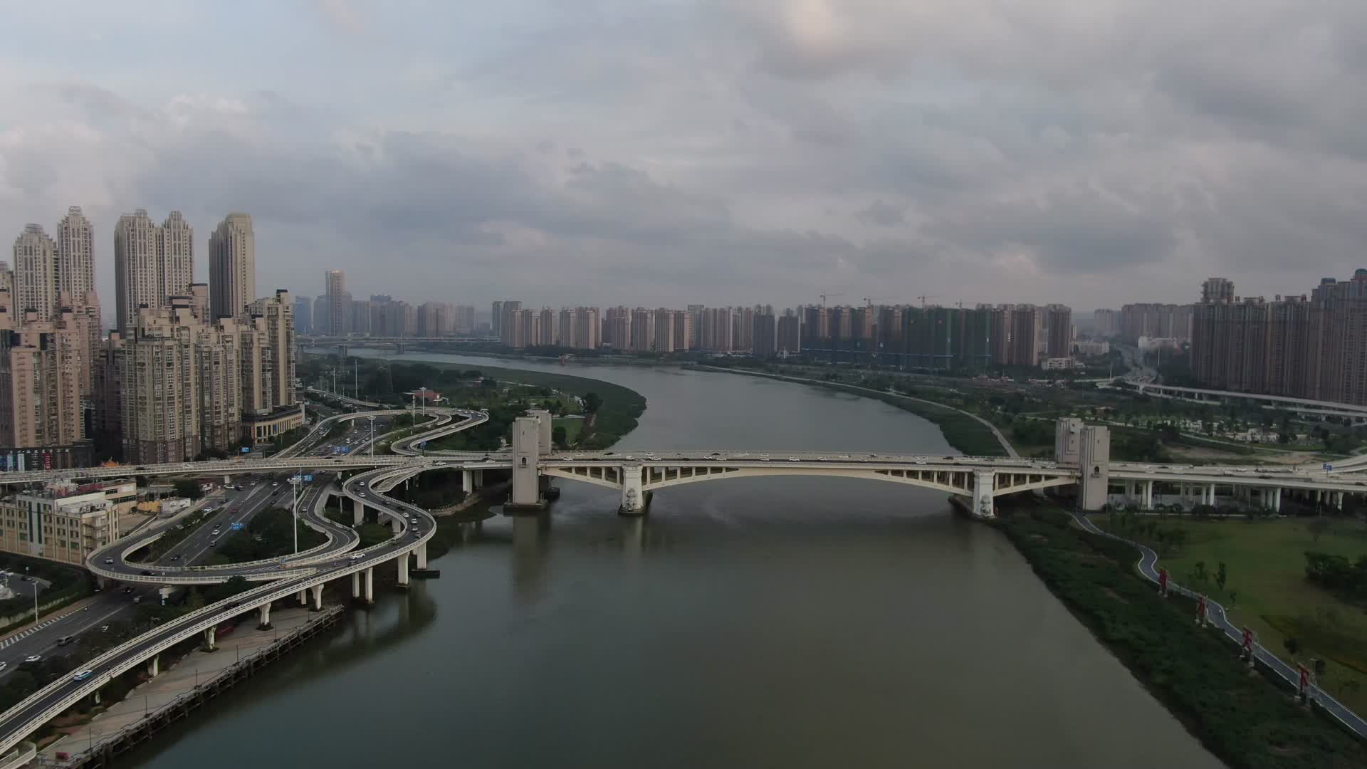 福建泉州田安大桥航拍视频的预览图