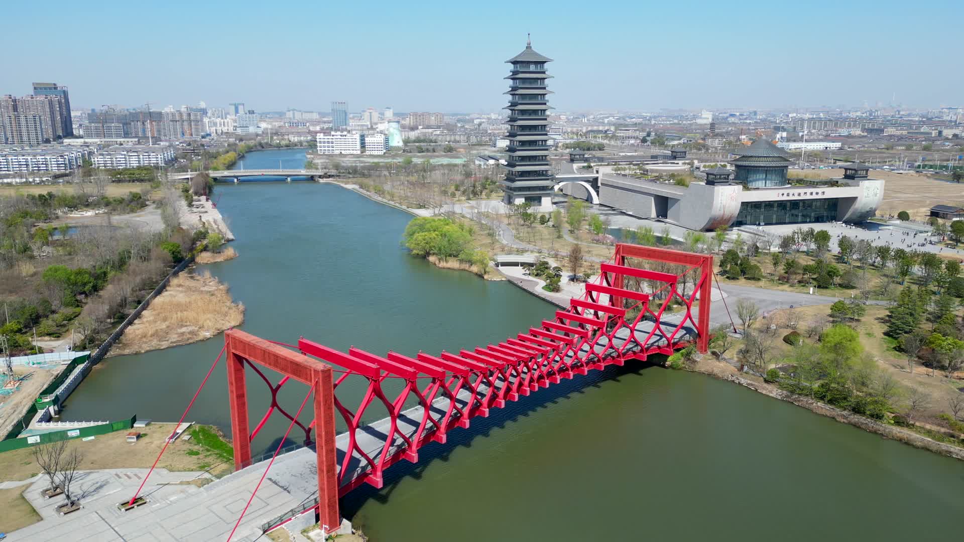 4K60帧扬州大运河博物馆剪影桥航拍视频的预览图
