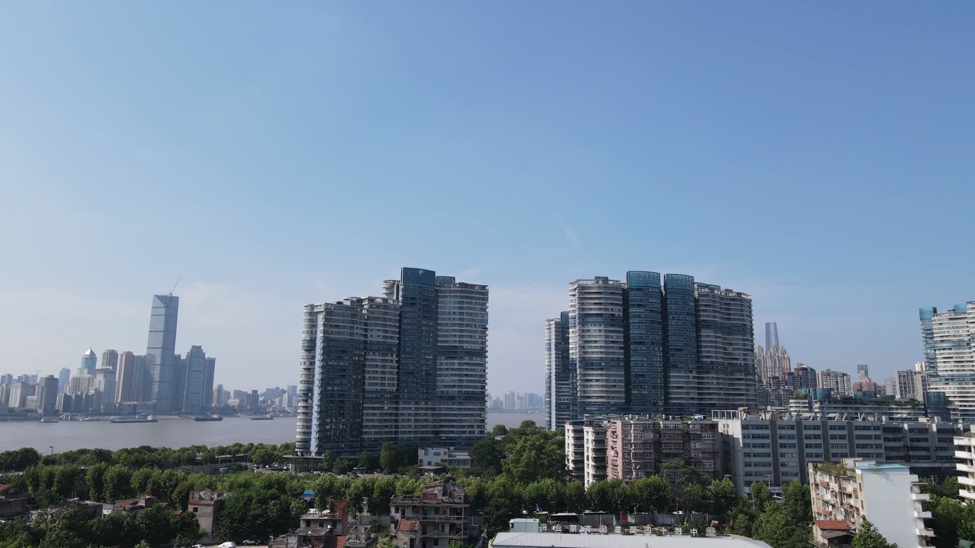 航拍湖北武汉武昌豪宅金都汉宫视频的预览图