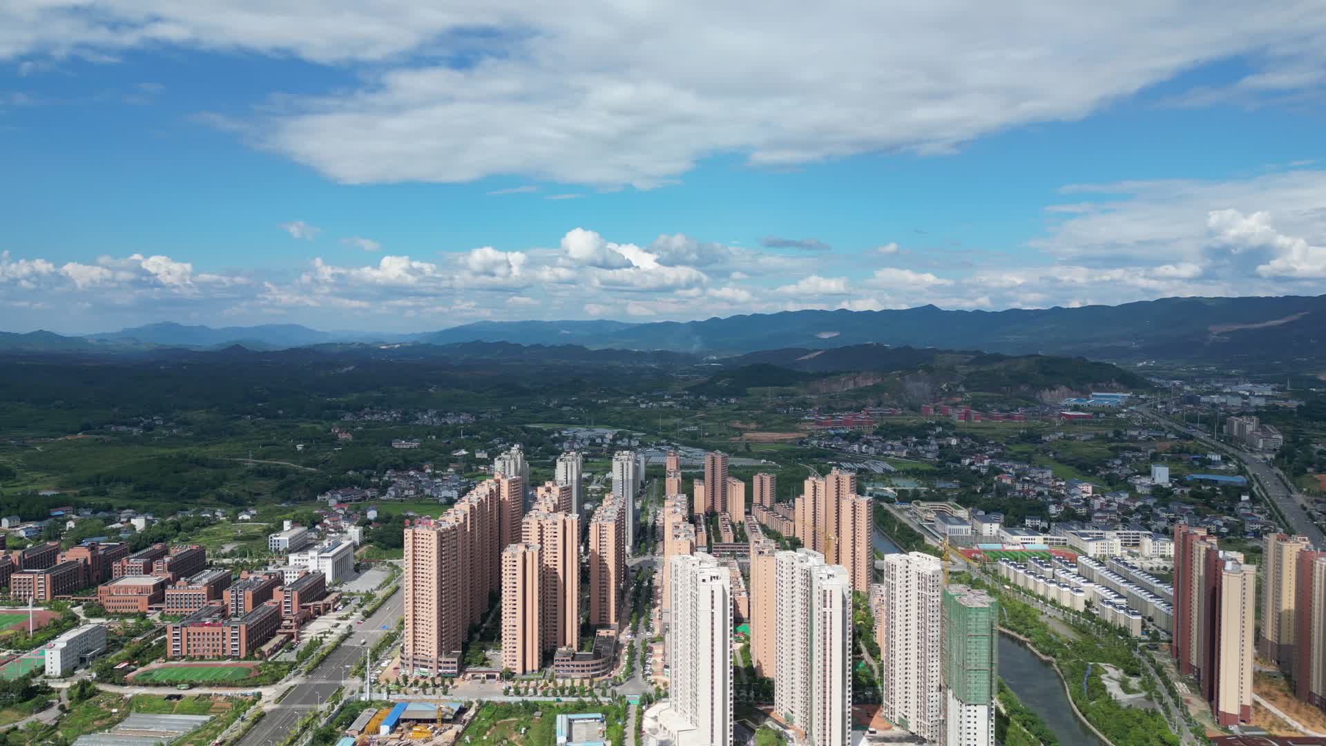 航拍湖南怀化城市建设怀化风光视频的预览图
