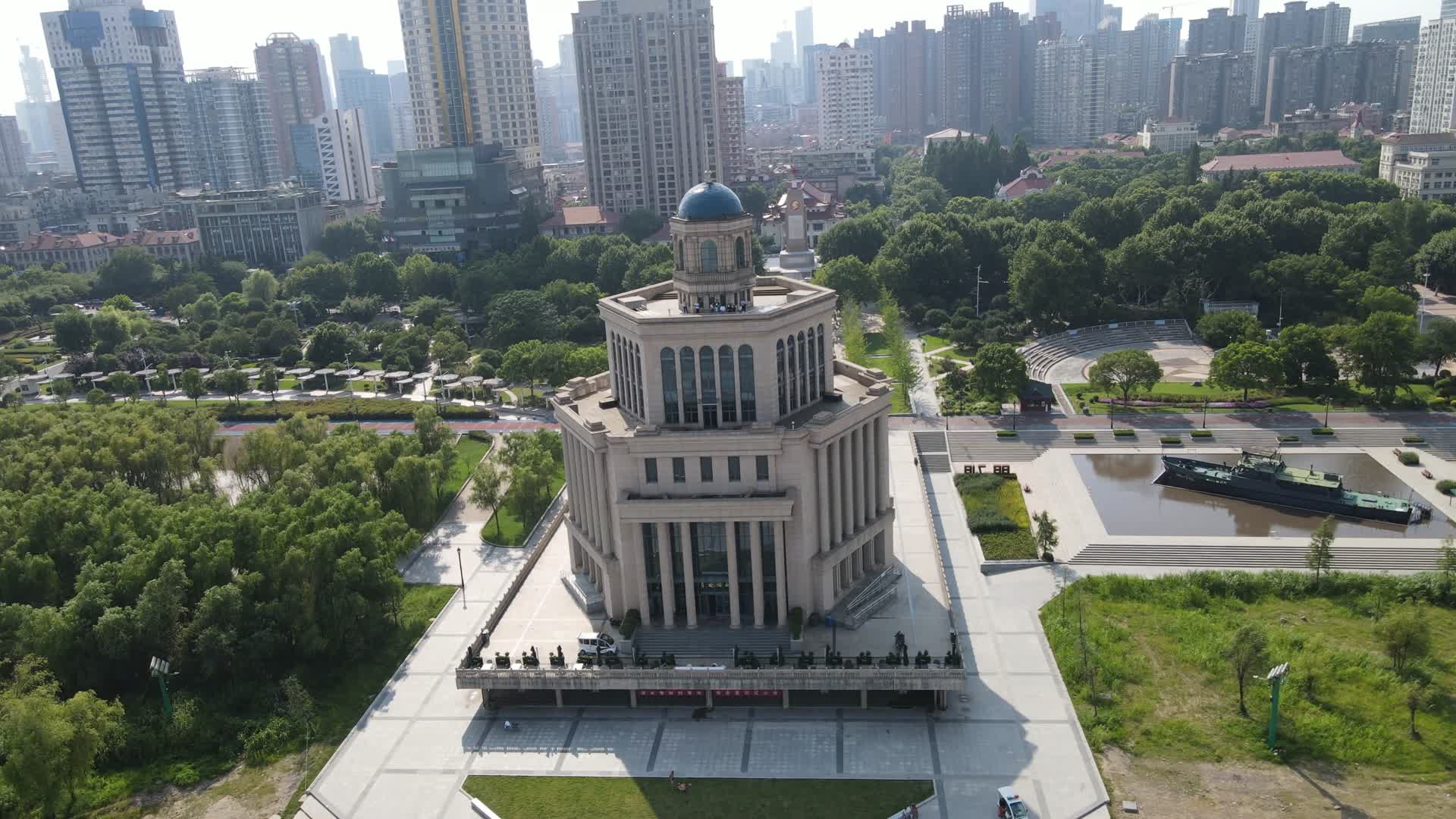 航拍湖北武汉横渡长江博物馆视频的预览图