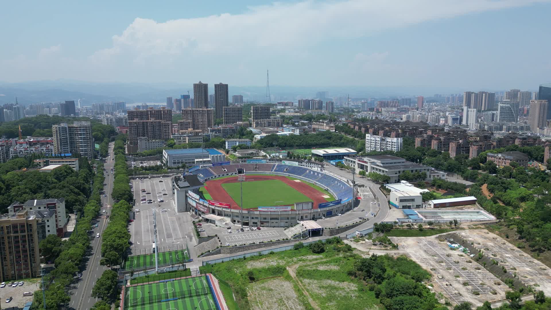 航拍湖北宜昌市体育场视频的预览图