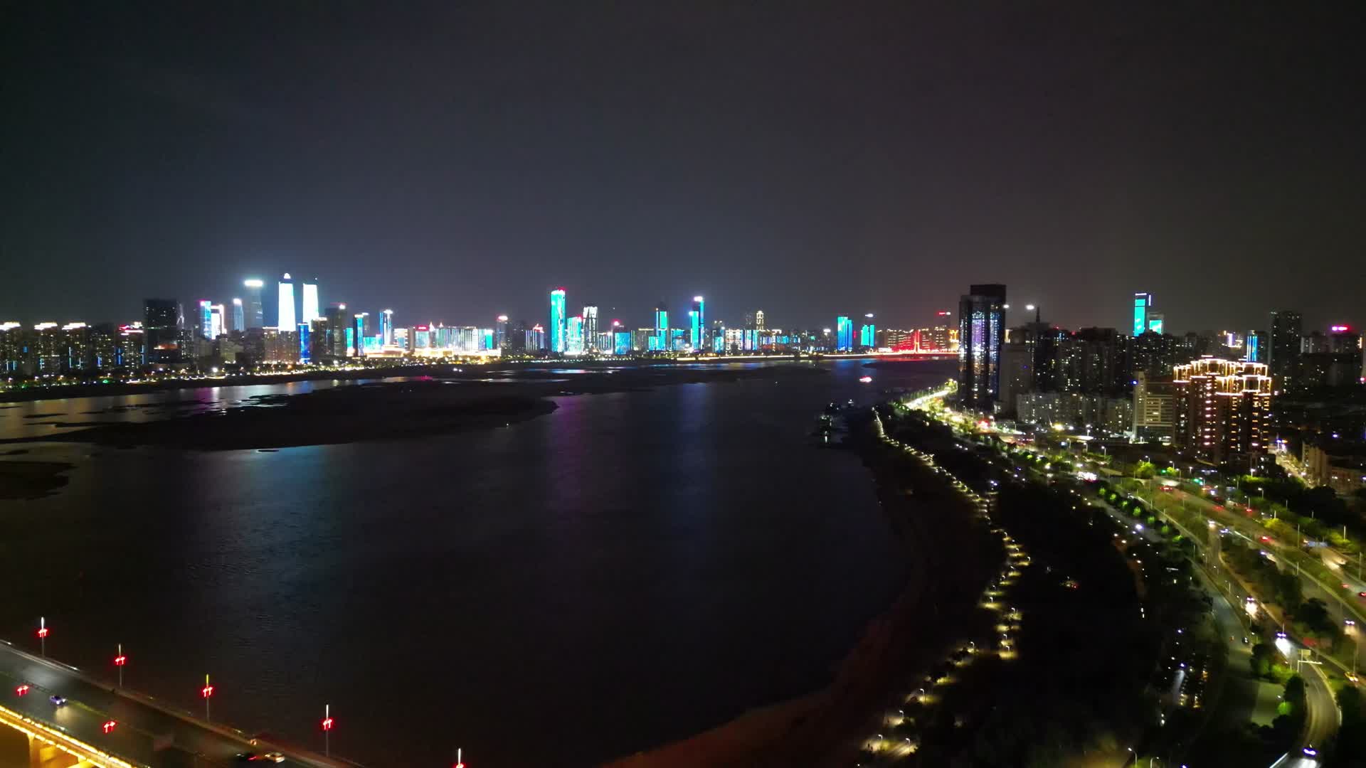 航拍江西南昌城市夜景风光视频的预览图