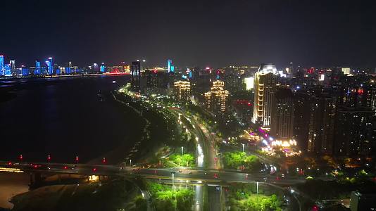 航拍江西南昌城市夜景风光视频的预览图