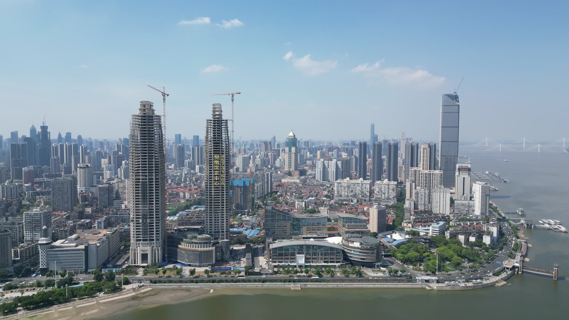 航拍湖北武汉汉口城市建设武汉CBD视频的预览图