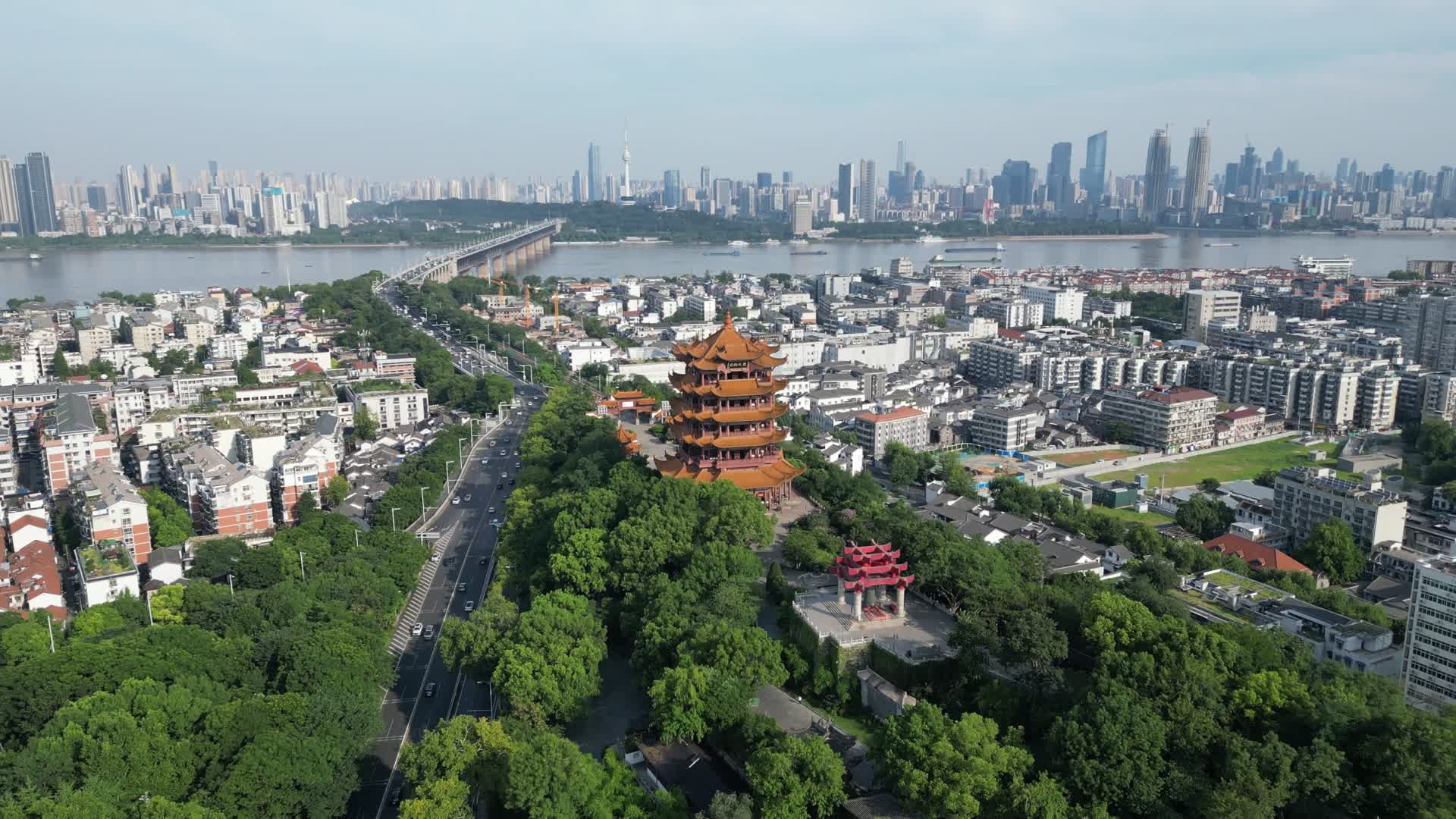 航拍湖北武汉黄鹤楼景区视频的预览图