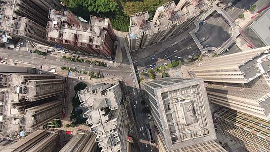 俯拍贵阳城市拥堵交通视频的预览图