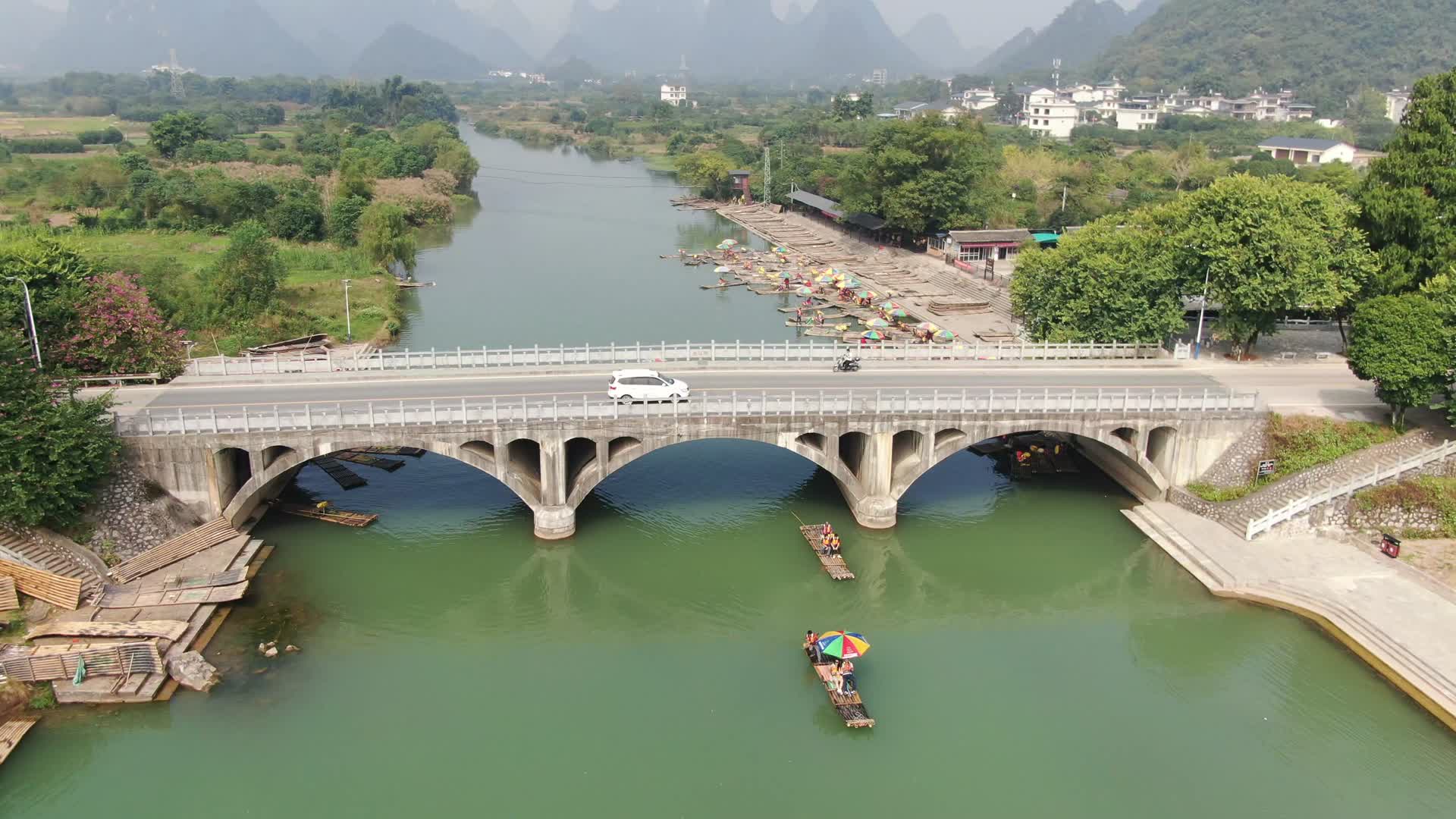 广西漓江瀑布流水航拍视频的预览图