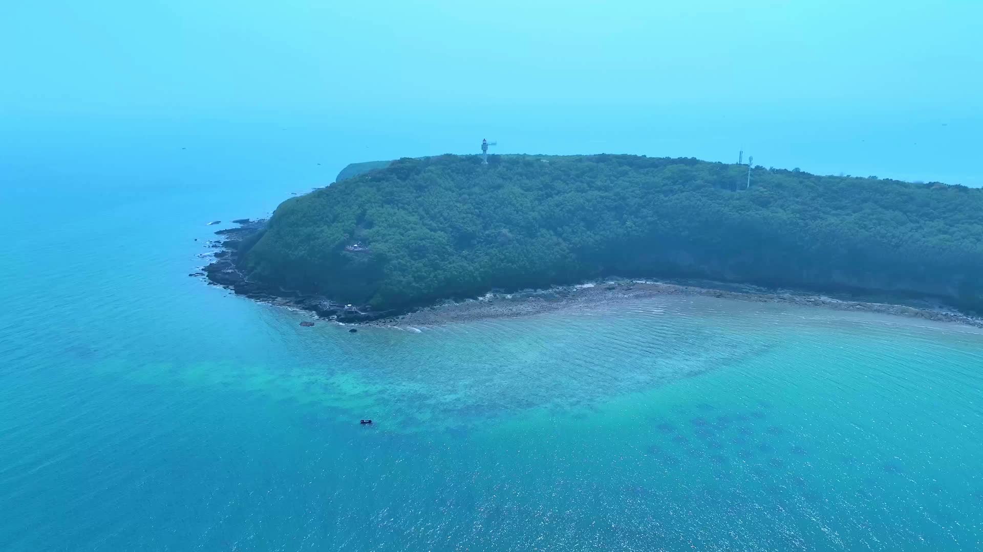 北海火山岛涠洲岛鳄鱼岛灯塔视频的预览图
