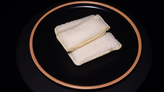 乳酸菌面包夹心面包网红零食早点视频的预览图