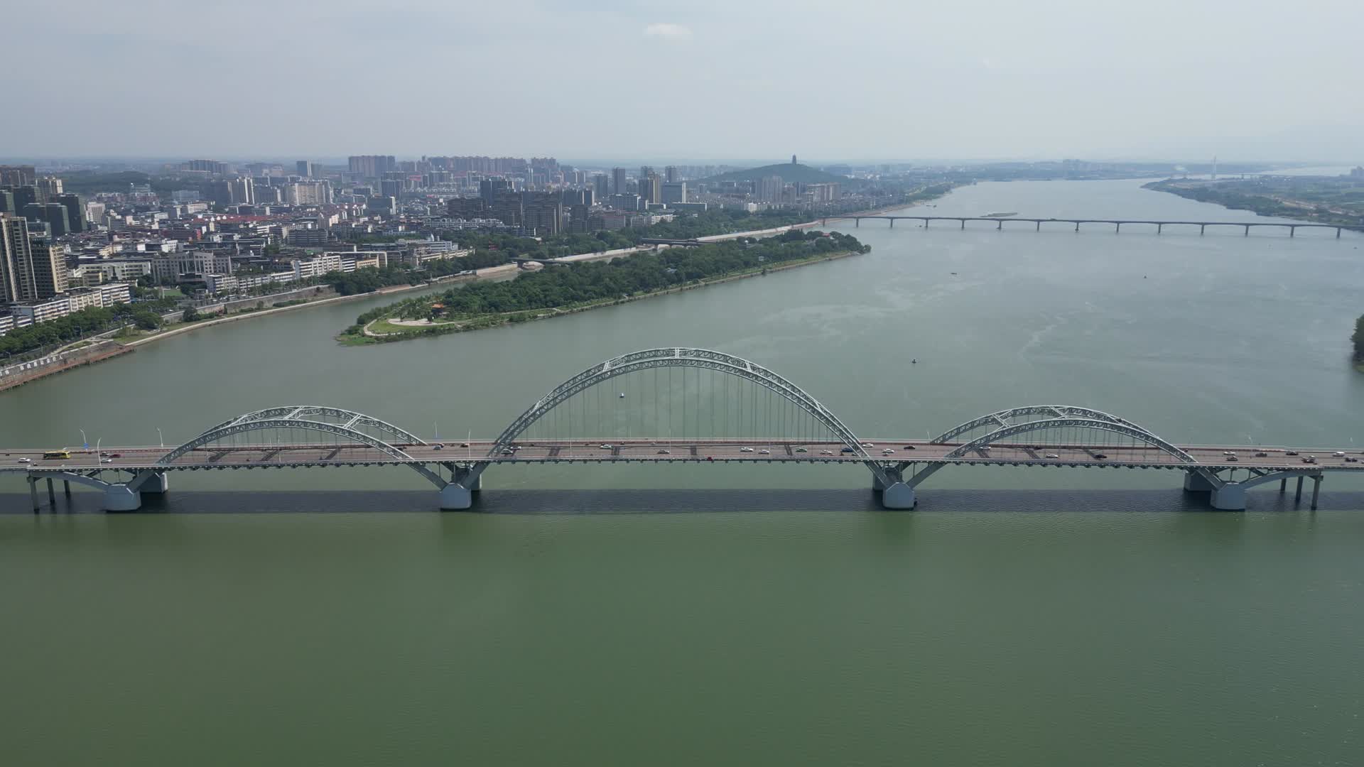 航拍江西吉安大桥交通视频的预览图