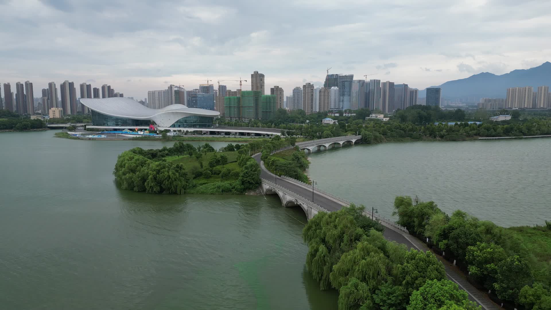 航拍江西九江城市风光视频的预览图