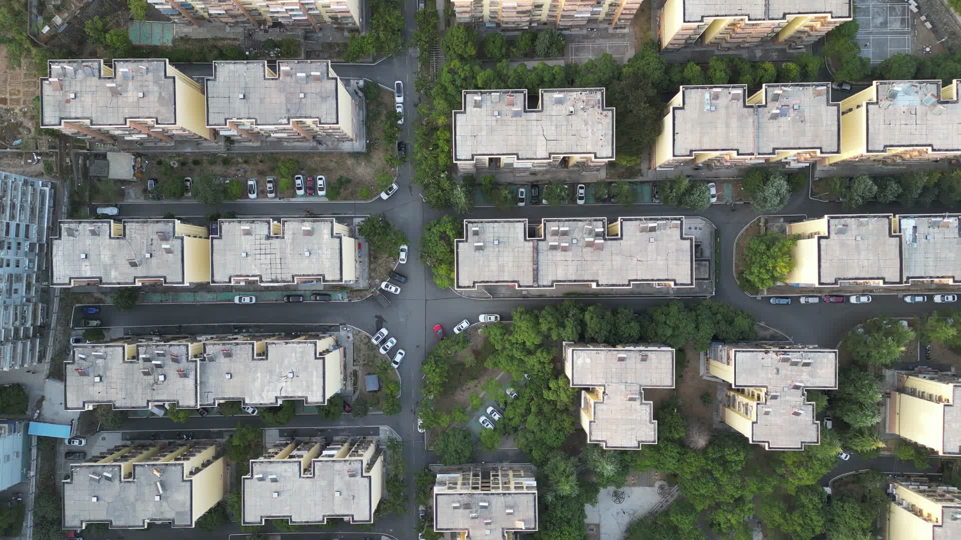 航拍小区住宅环境房屋视频的预览图