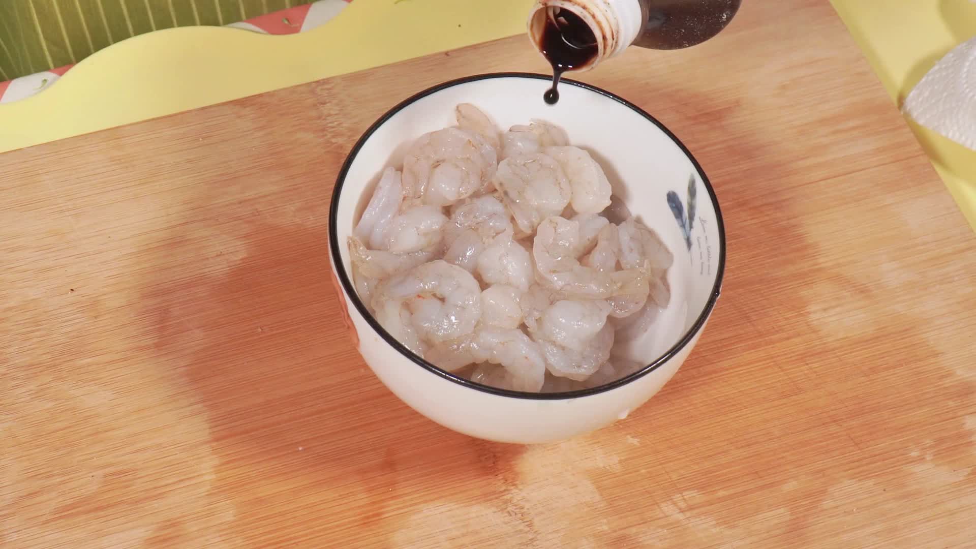 腌制虾仁去腥处理虾肉视频的预览图