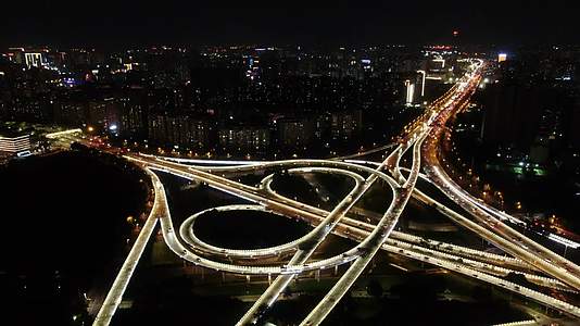 河南郑州城市夜景交通高架桥金水路航拍视频的预览图