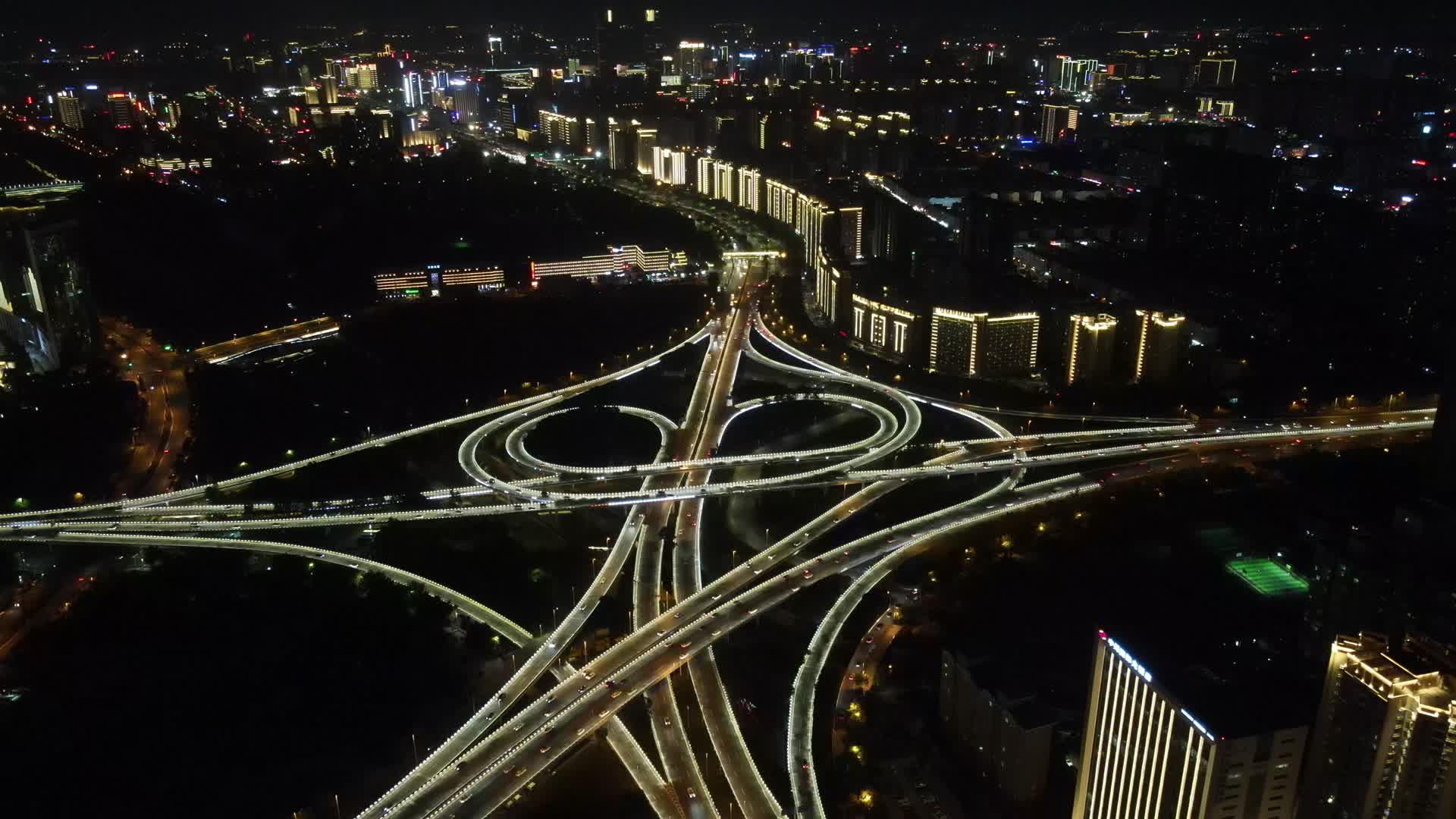 河南郑州金水路立交桥夜景交通航拍视频的预览图