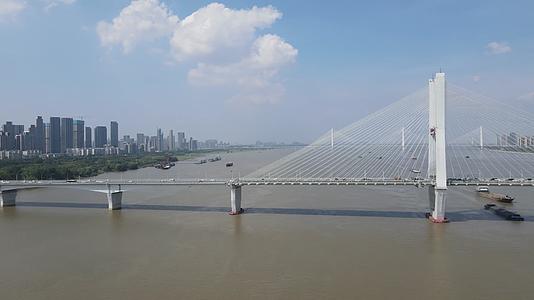 航拍湖北武汉长江二桥视频的预览图