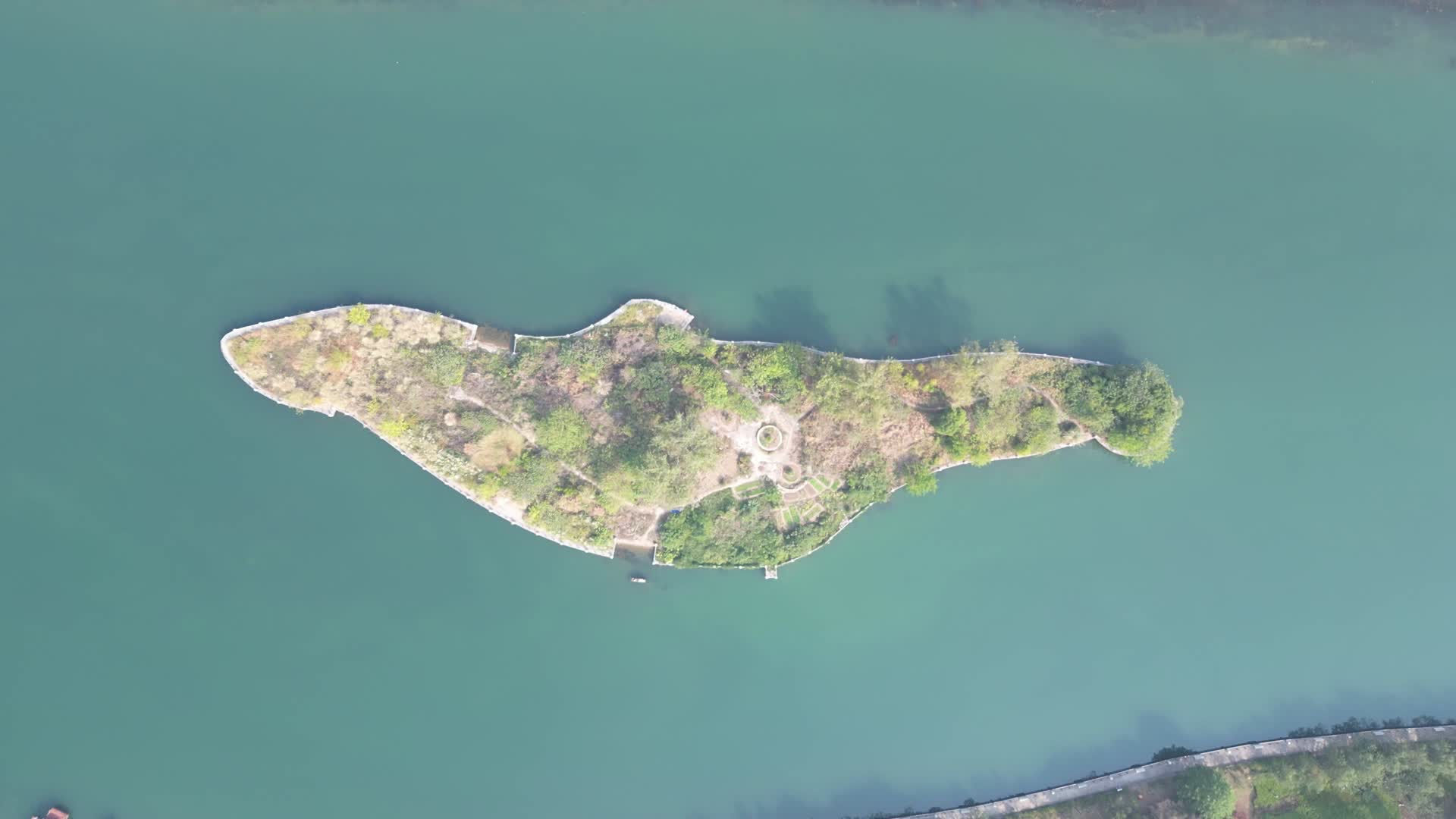 河中唯美岛屿航拍视频的预览图