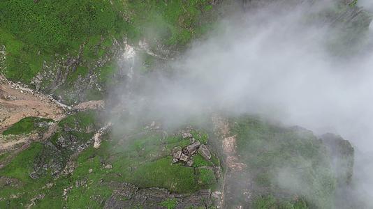 湖北神农架神农谷云雾缭绕视频的预览图
