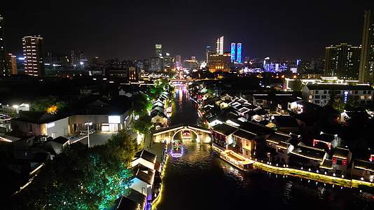 航拍无锡清名桥古运河景区南长街步行街夜景视频的预览图