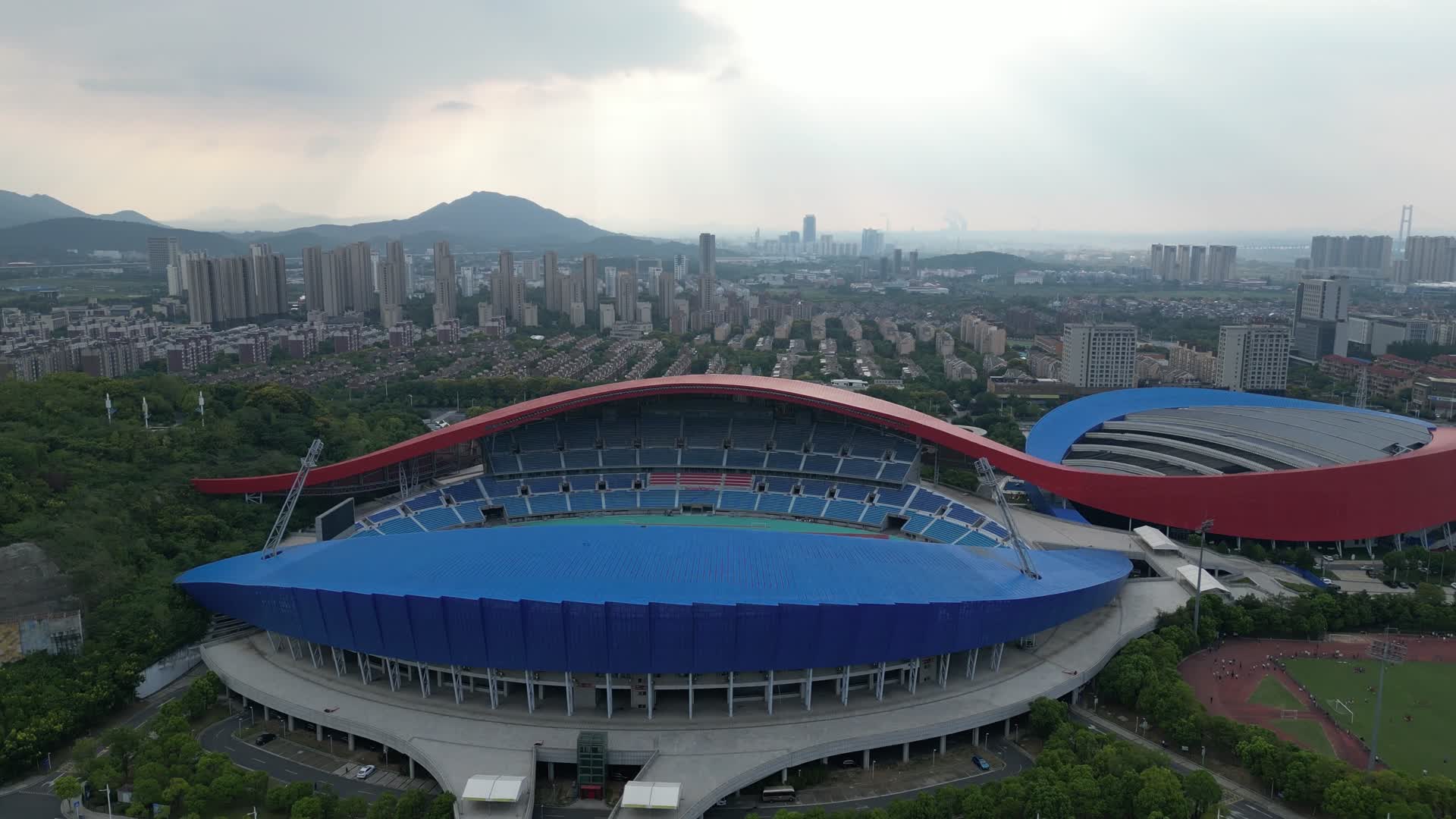 航拍江苏镇江市体育会展中心视频的预览图