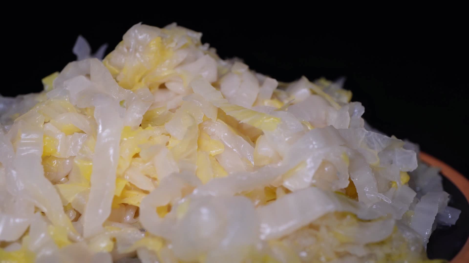 东北酸菜食材积酸菜白菜泡菜视频的预览图