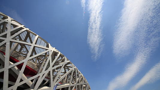 北京鸟巢延时蓝天白云光影视频的预览图