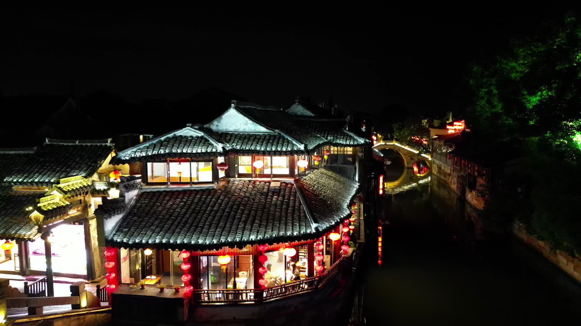 江南水乡西塘古镇夜景灯光航拍视频的预览图