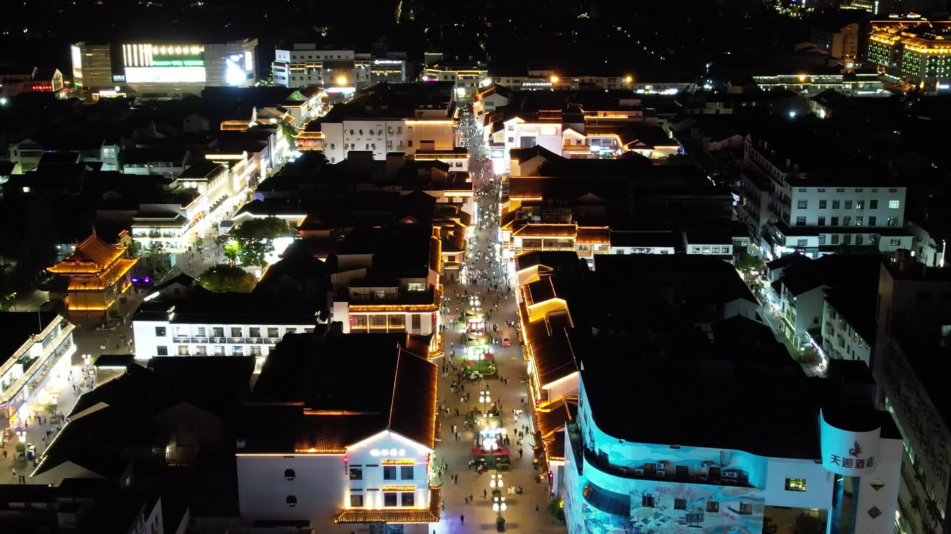江苏苏州城市夜景观前街航拍视频的预览图