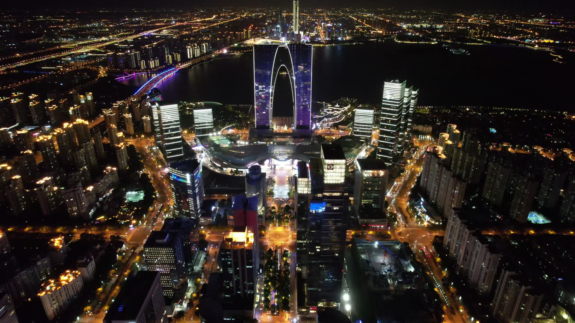 江苏苏州东方之门夜景灯光航拍视频的预览图
