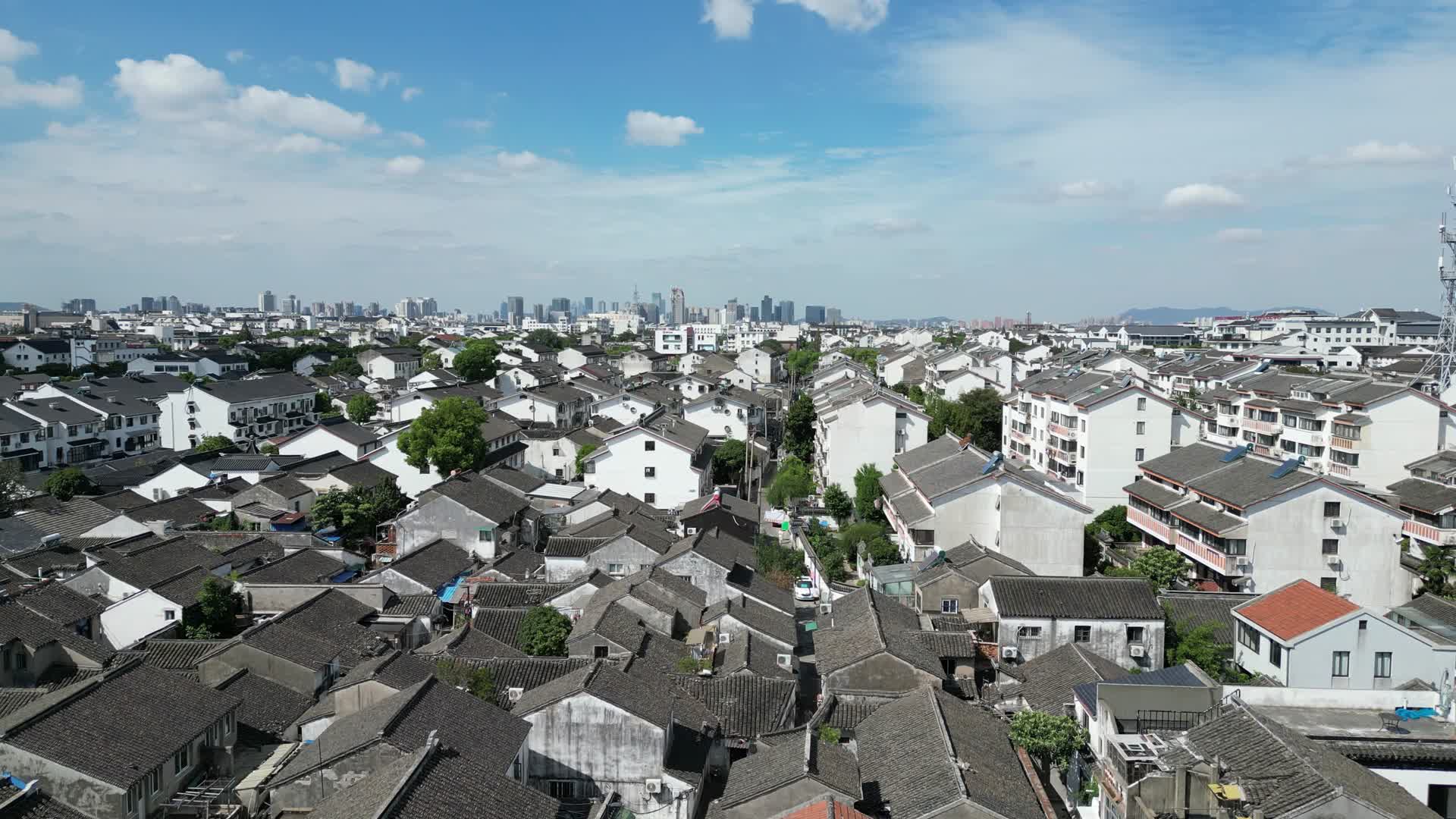 江苏苏州古城全景航拍视频的预览图