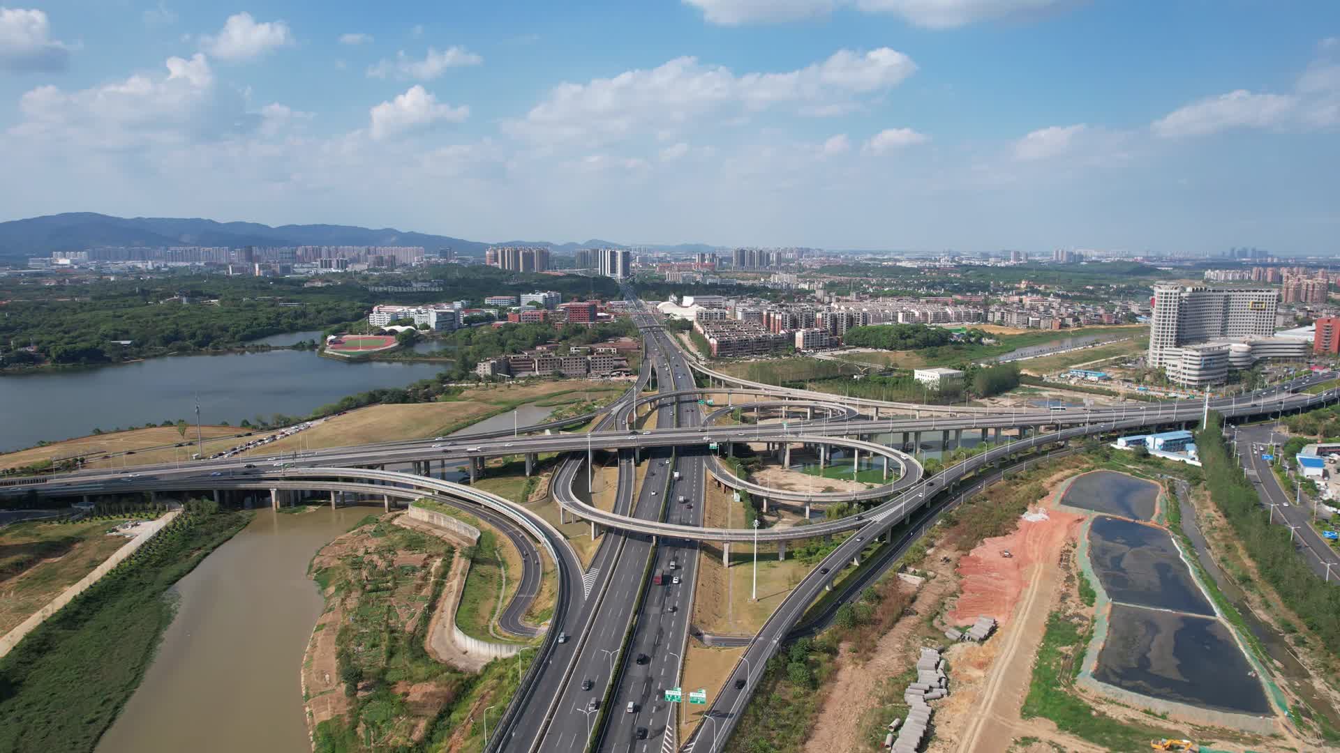 江西南昌城市高架立交桥航拍视频的预览图
