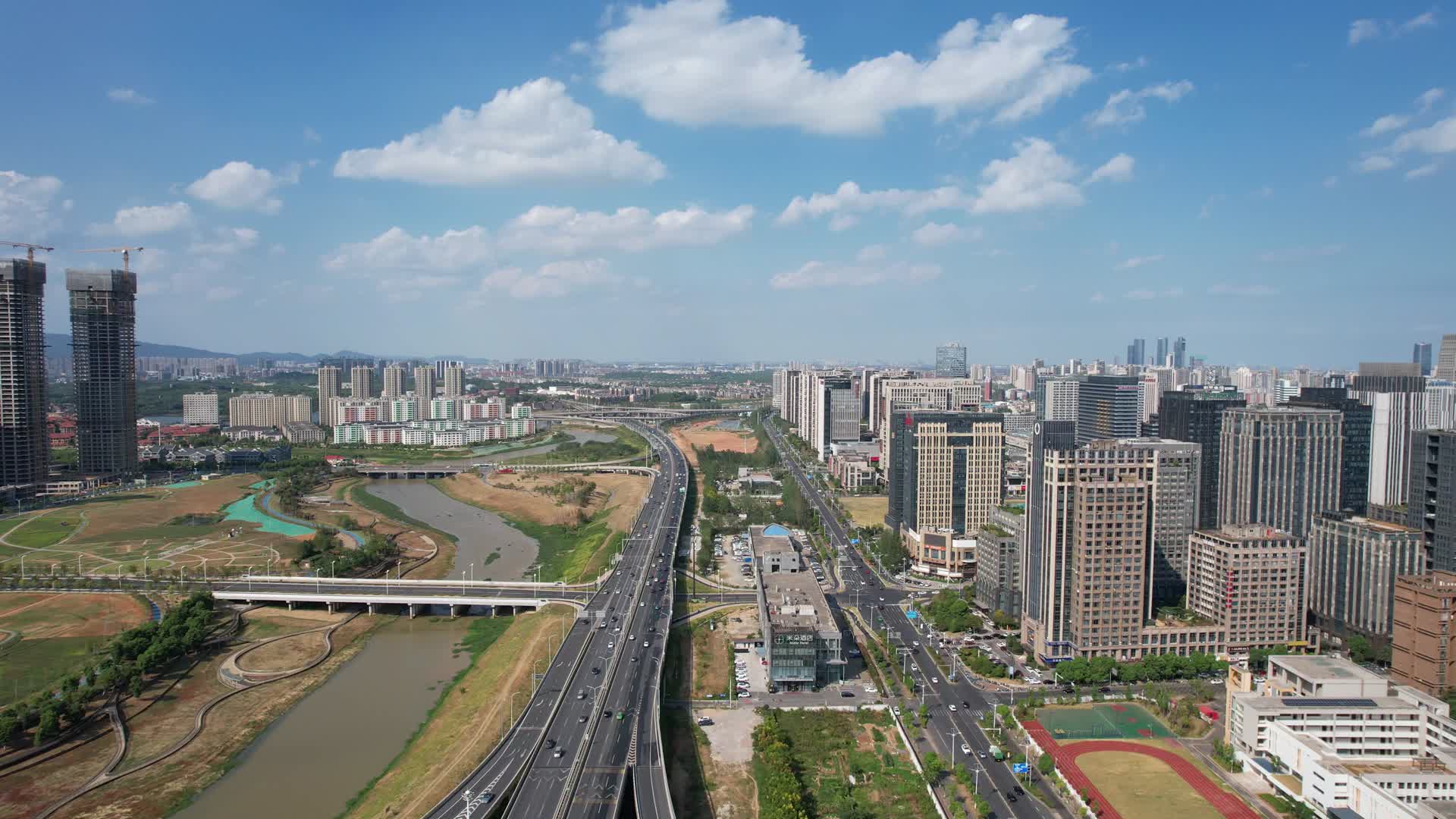 江西南昌城市交通航拍视频的预览图