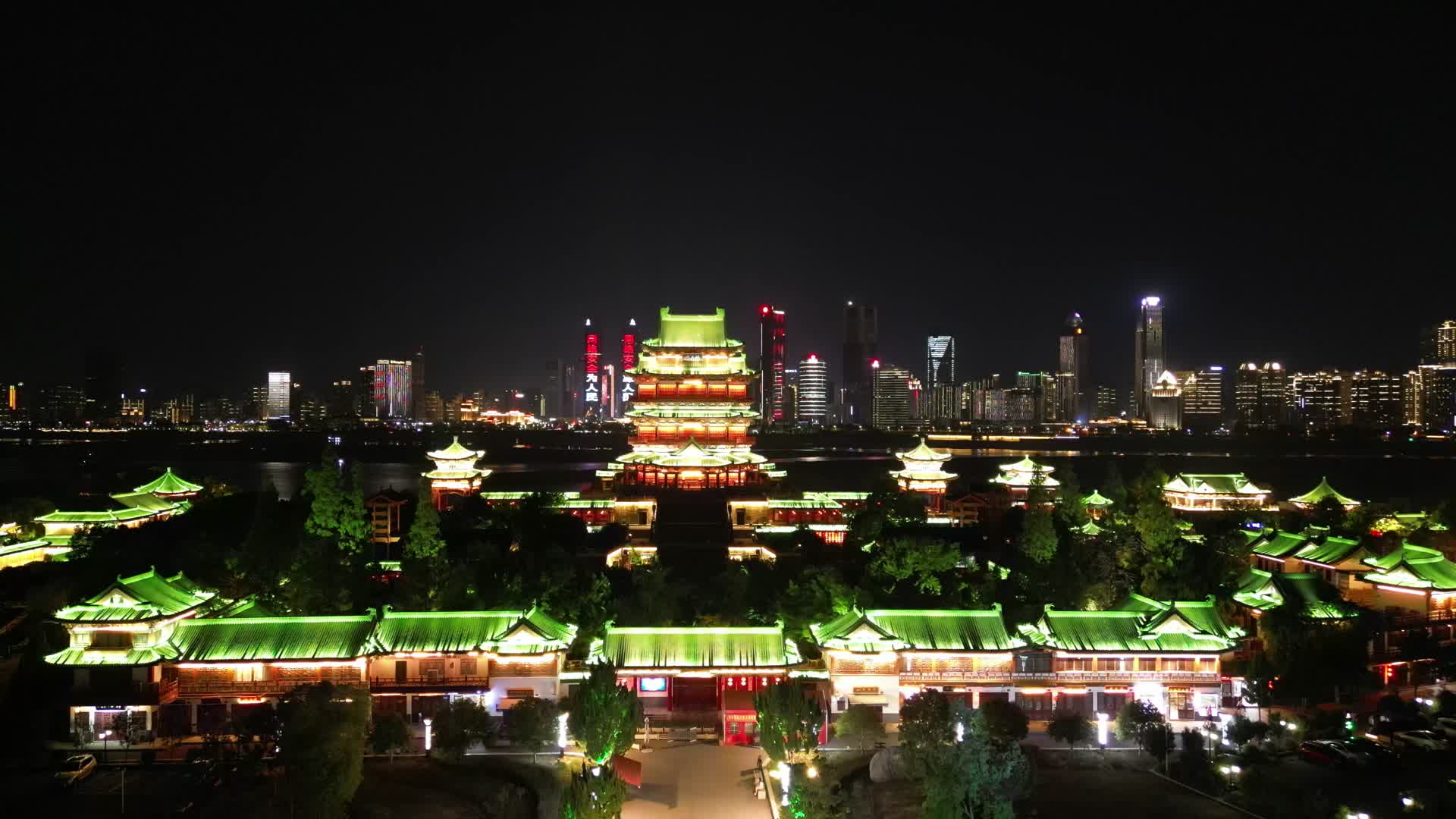 江西南昌滕王阁夜景航拍视频的预览图