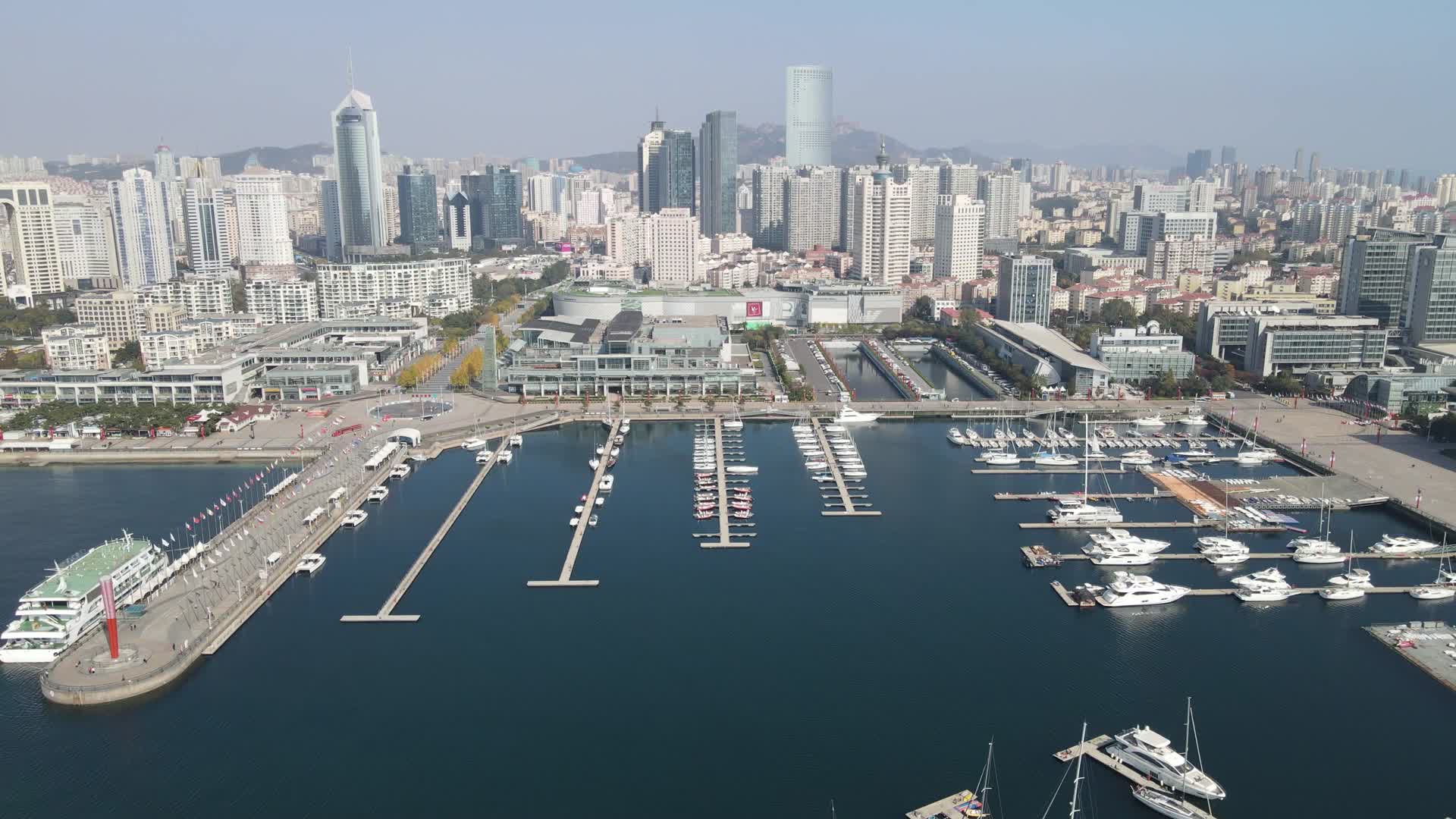 山东济南奥帆体育中心爱情码头大海风景航拍视频的预览图