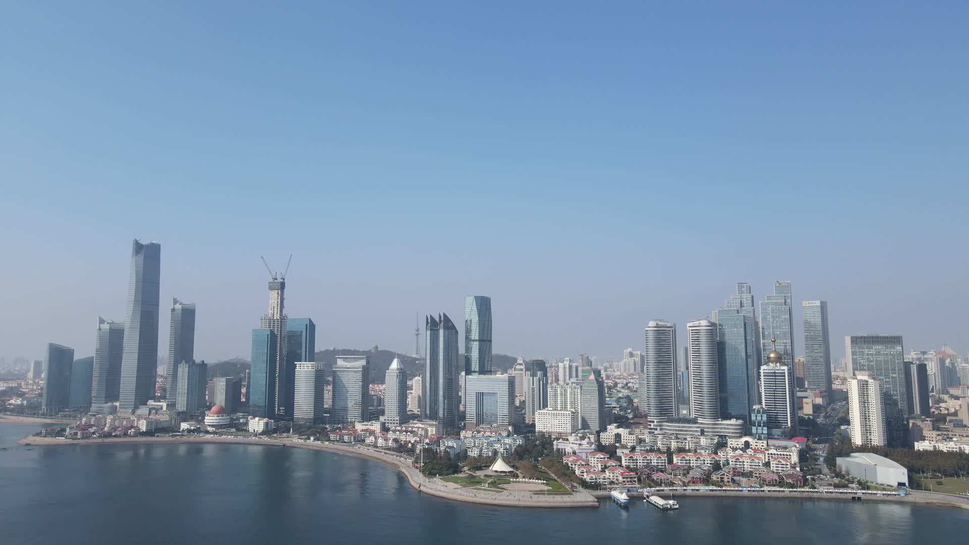 山东青岛海边城市海天中心CBD航拍视频的预览图