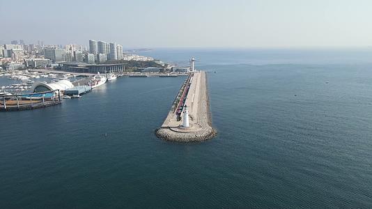 山东济南奥帆体育中心爱情码头大海风景航拍视频的预览图