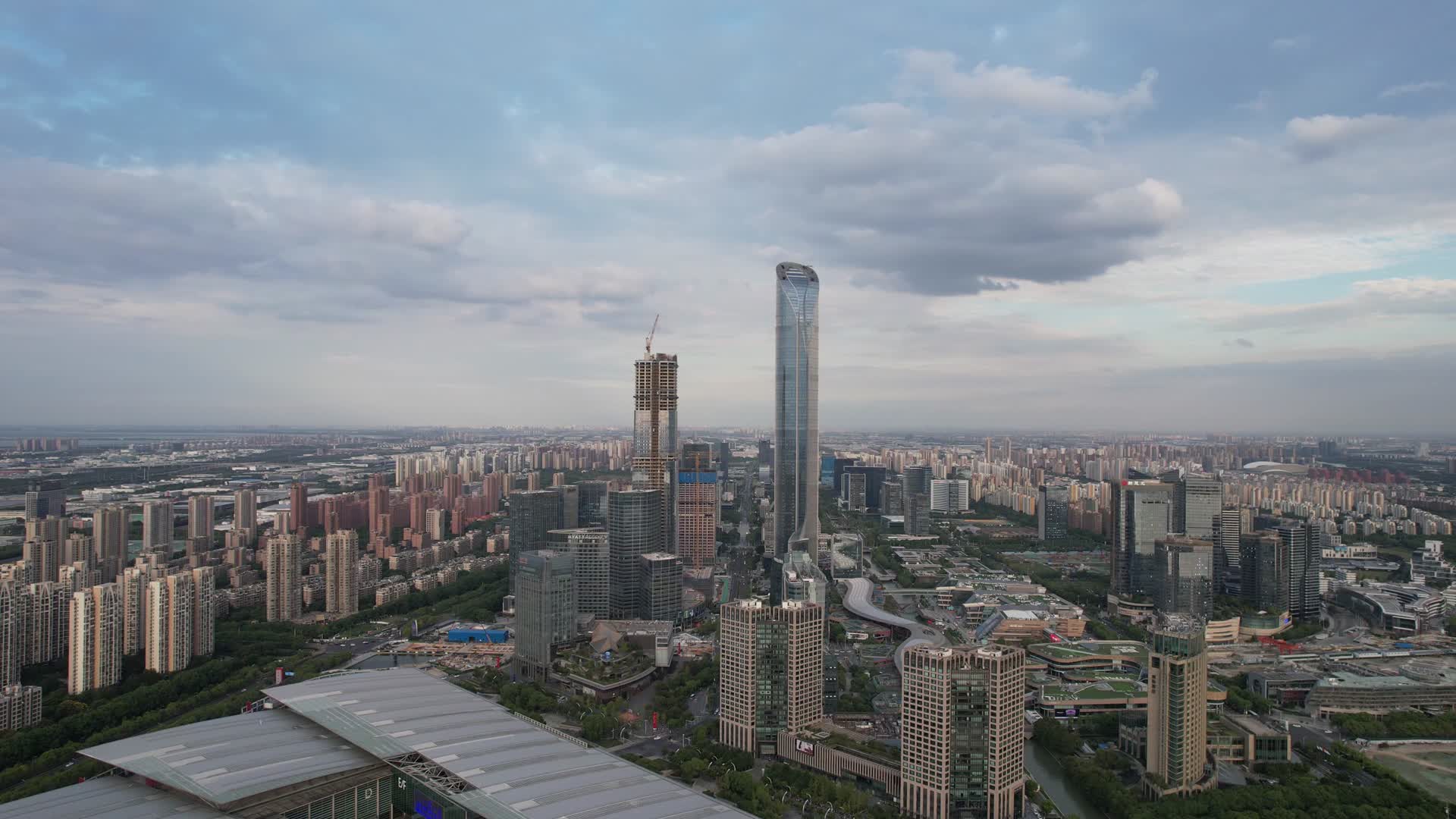 苏州国金中心高楼建筑航拍视频的预览图