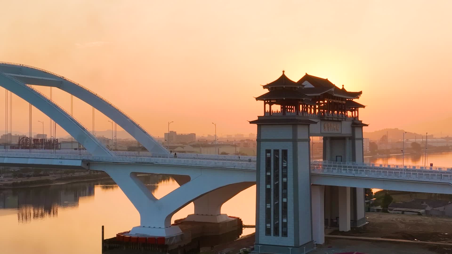 4K航拍揭阳进贤门大桥视频的预览图