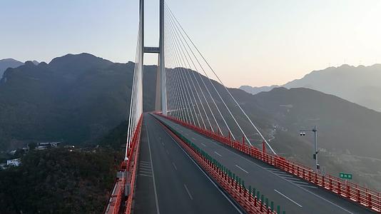 4K航拍贵州第一特大桥视频的预览图