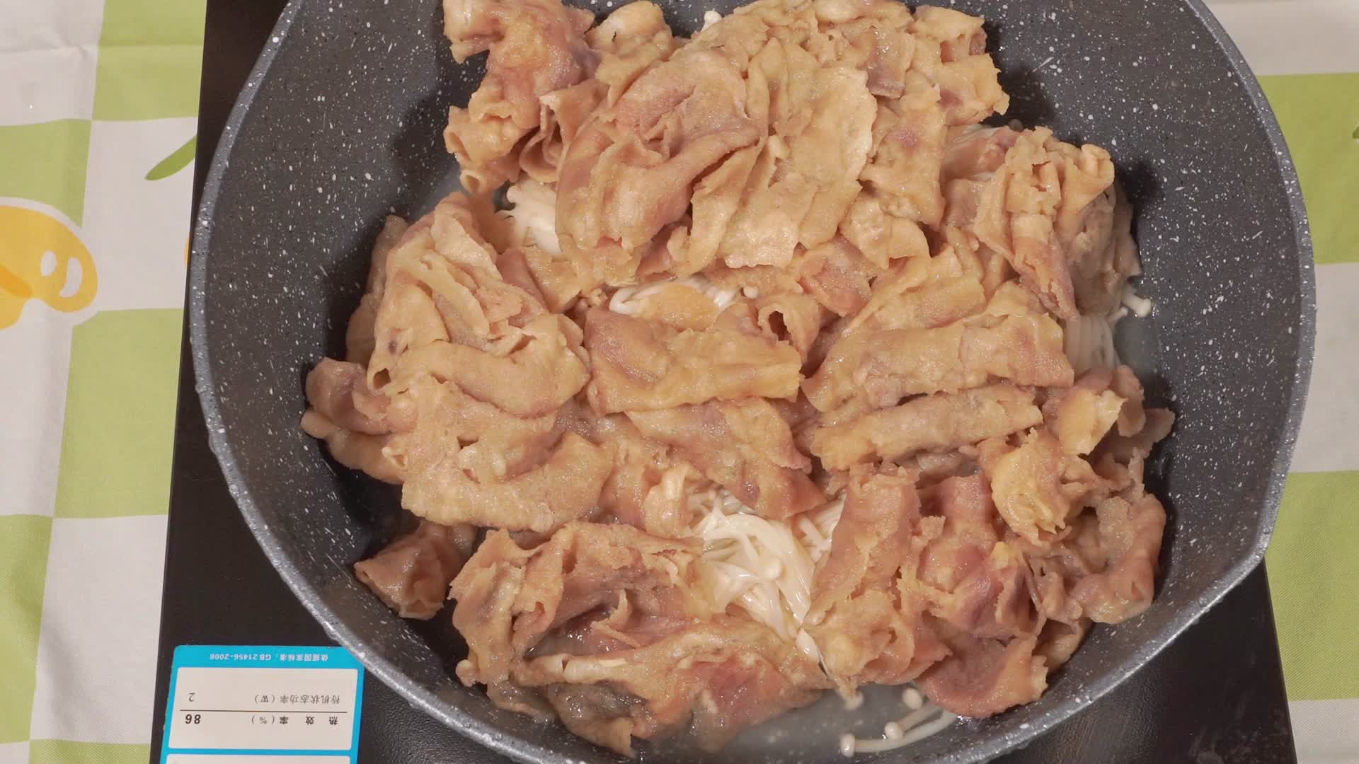 金汤肥牛酸汤肥牛金针菇炖牛肉美食家常菜视频的预览图